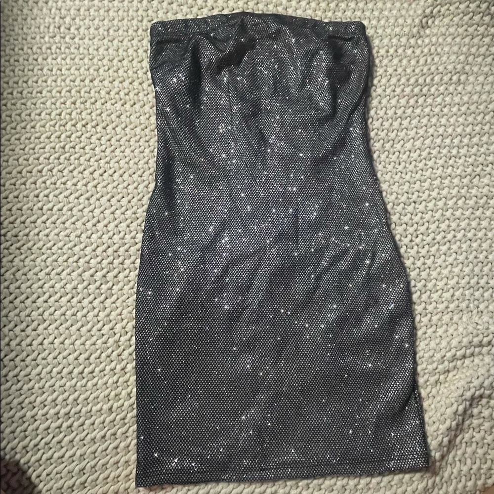 Short dress with tag